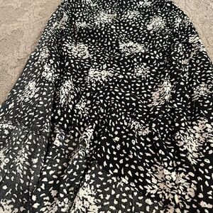 Knox Rose Black and White Patterned skirt